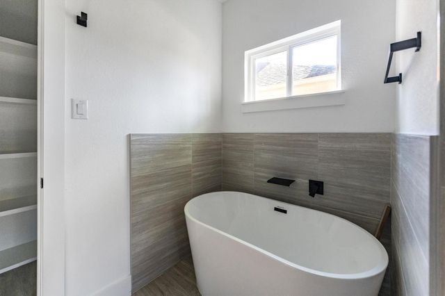 11843 Briarwood Lane, Montgomery, TX 77356