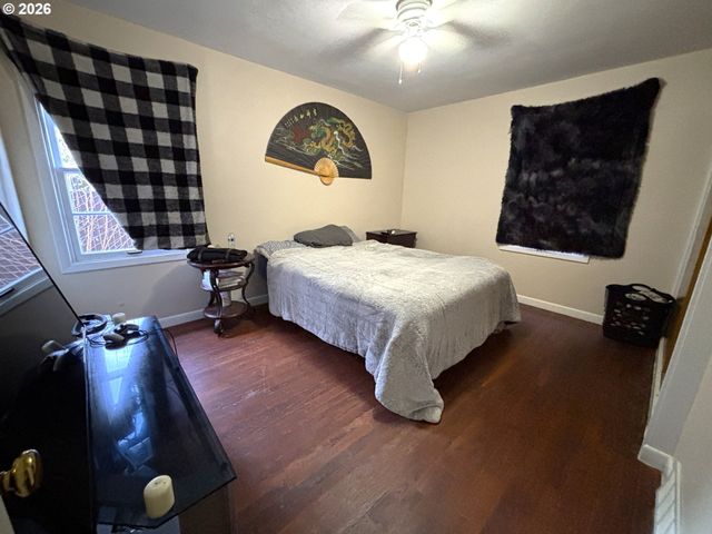 1551 MARKET St Ne, Salem, OR 97301