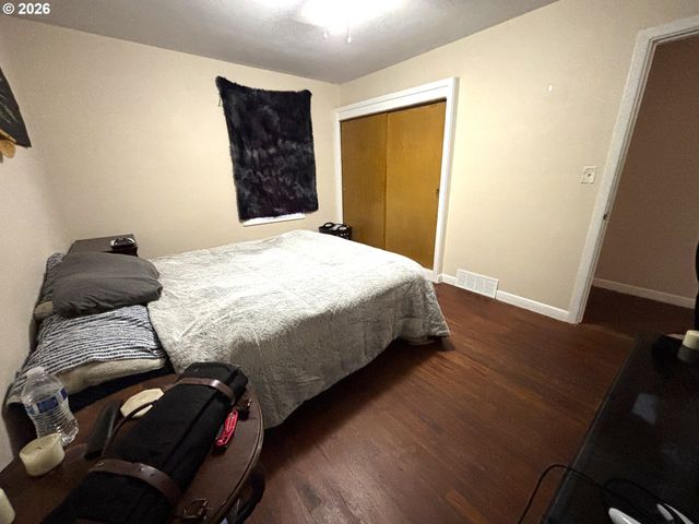 1551 MARKET St Ne, Salem, OR 97301