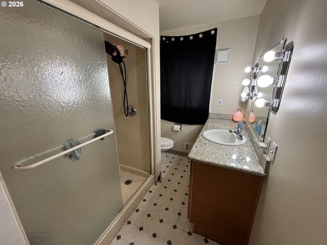 1551 MARKET St Ne, Salem, OR 97301