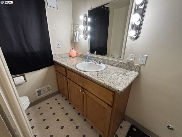 1551 MARKET St Ne, Salem, OR 97301