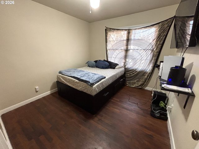 1551 MARKET St Ne, Salem, OR 97301