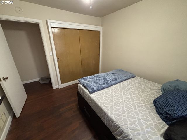 1551 MARKET St Ne, Salem, OR 97301