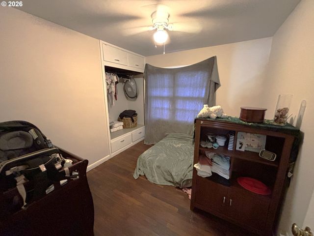 1551 MARKET St Ne, Salem, OR 97301