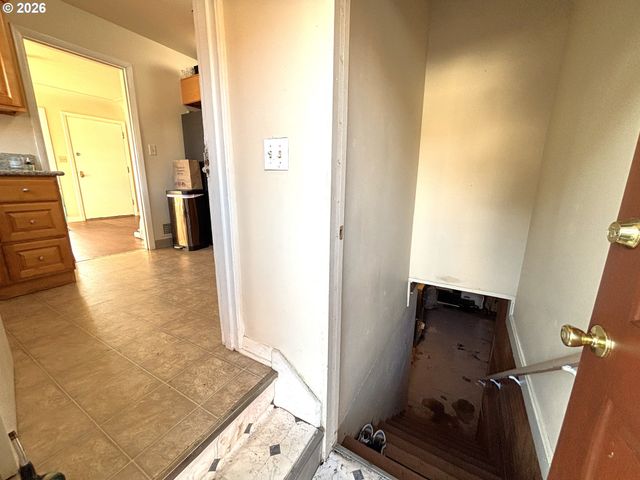 1551 MARKET St Ne, Salem, OR 97301