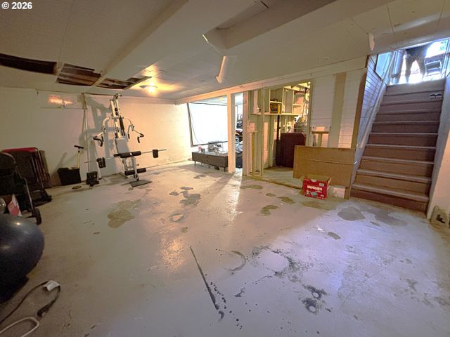 1551 MARKET St Ne, Salem, OR 97301