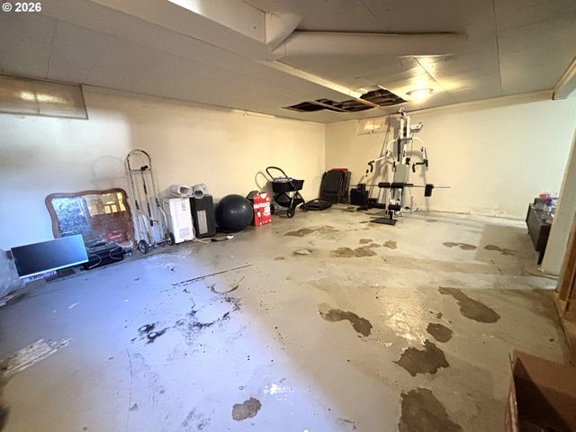 1551 MARKET St Ne, Salem, OR 97301