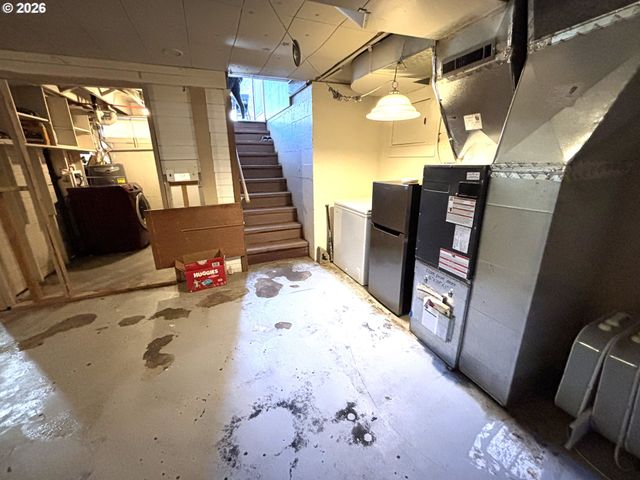 1551 MARKET St Ne, Salem, OR 97301