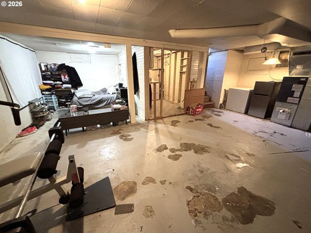 1551 MARKET St Ne, Salem, OR 97301