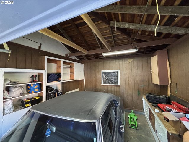 1551 MARKET St Ne, Salem, OR 97301