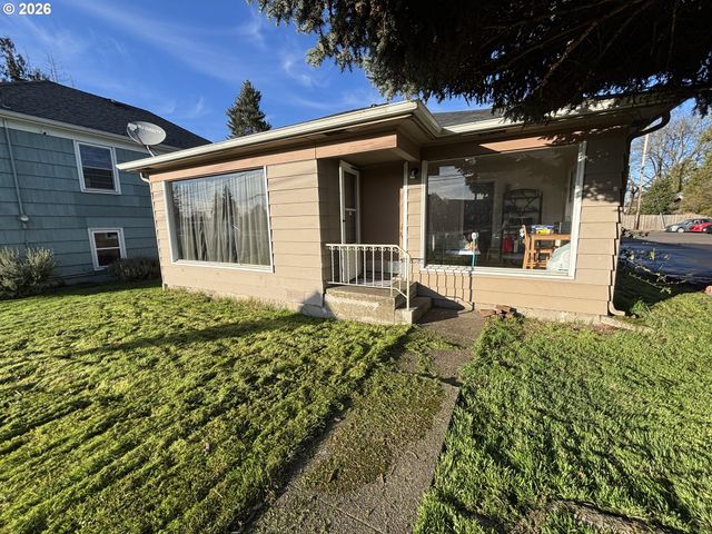 1551 MARKET St Ne, Salem, OR 97301