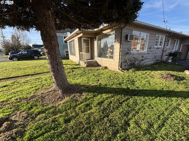 1551 MARKET St Ne, Salem, OR 97301