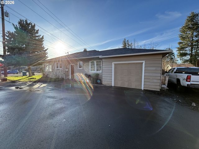 1551 MARKET St Ne, Salem, OR 97301