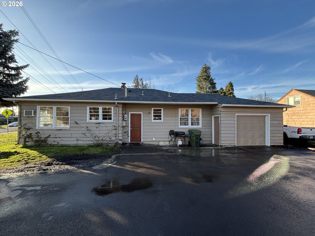 1551 MARKET St Ne, Salem, OR 97301