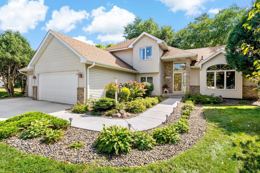 10085 Fox Run Road, Woodbury, MN 55129