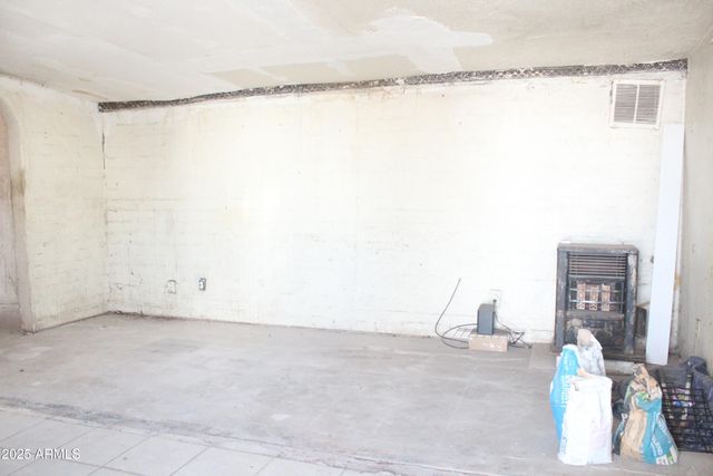 2016 W HADLEY Street, Phoenix, AZ 85009