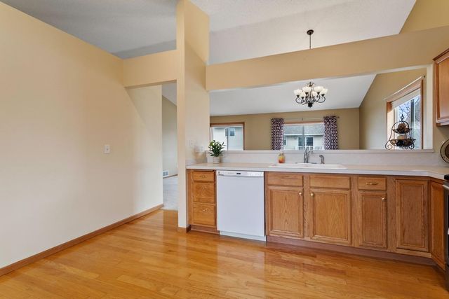 2907 Devonshire Circle, Woodbury, MN 55125