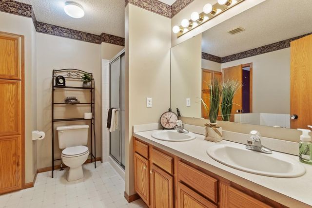 2907 Devonshire Circle, Woodbury, MN 55125