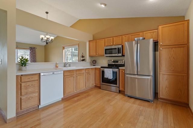 2907 Devonshire Circle, Woodbury, MN 55125