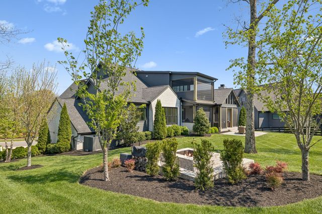 7066 Lanceleaf Dr, College Grove, TN 37046