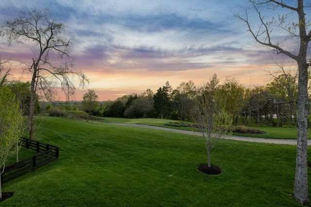 7066 Lanceleaf Dr, College Grove, TN 37046