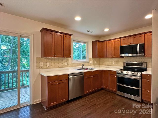 31 English Ivy Road, Asheville, NC 28806