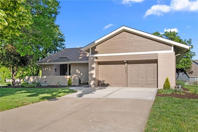 15801 Dearborn Street, Overland Park, KS 66223