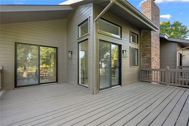 15801 Dearborn Street, Overland Park, KS 66223
