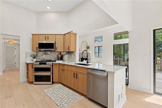 15801 Dearborn Street, Overland Park, KS 66223