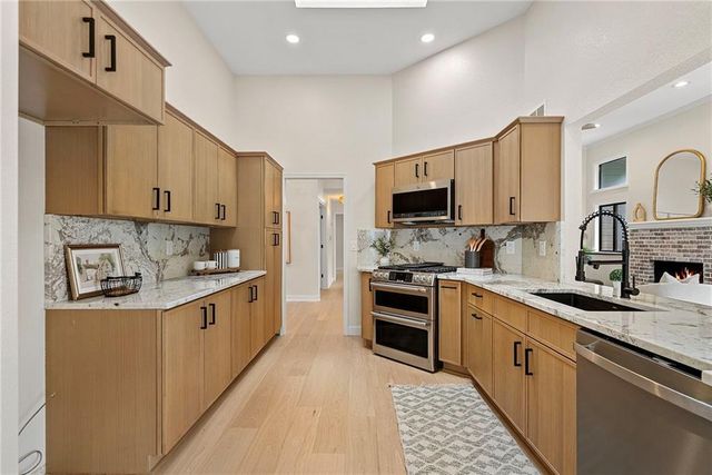 15801 Dearborn Street, Overland Park, KS 66223