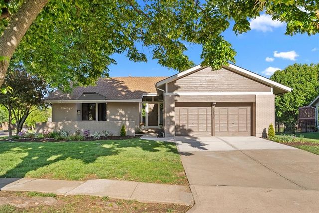 15801 Dearborn Street, Overland Park, KS 66223