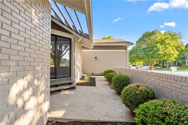 15801 Dearborn Street, Overland Park, KS 66223