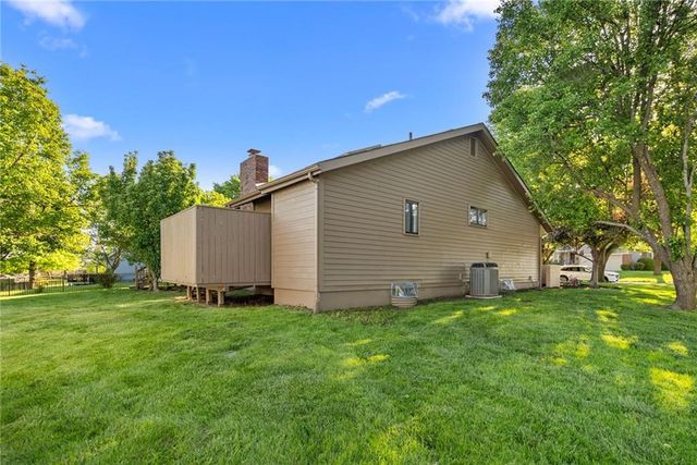 15801 Dearborn Street, Overland Park, KS 66223