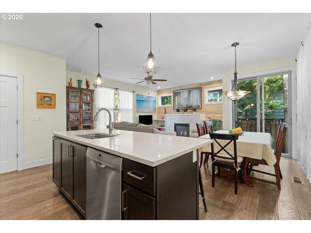 7862 Sw CAPITOL HILL Rd, Portland, OR 97219
