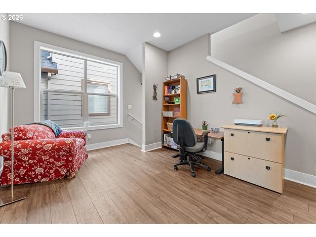 7862 Sw CAPITOL HILL Rd, Portland, OR 97219