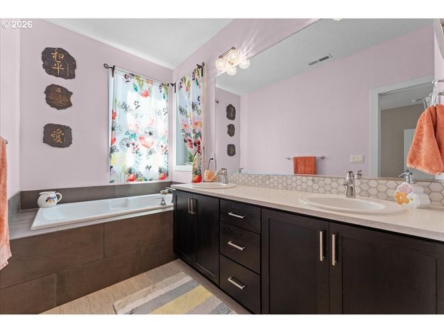 7862 Sw CAPITOL HILL Rd, Portland, OR 97219