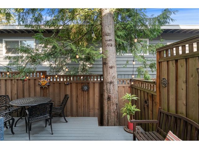 7862 Sw CAPITOL HILL Rd, Portland, OR 97219