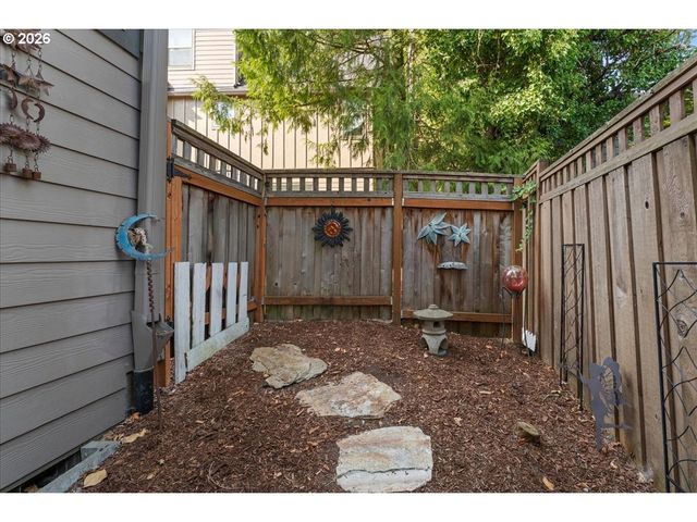 7862 Sw CAPITOL HILL Rd, Portland, OR 97219