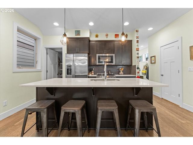 7862 Sw CAPITOL HILL Rd, Portland, OR 97219