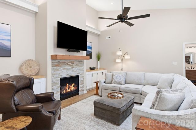 11-C Heather Way, Candler, NC 28715