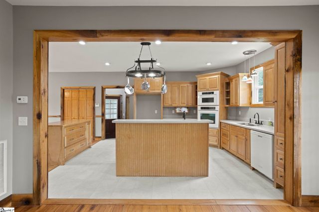 210 Rutledge Lake Road, Greenville, SC 29617