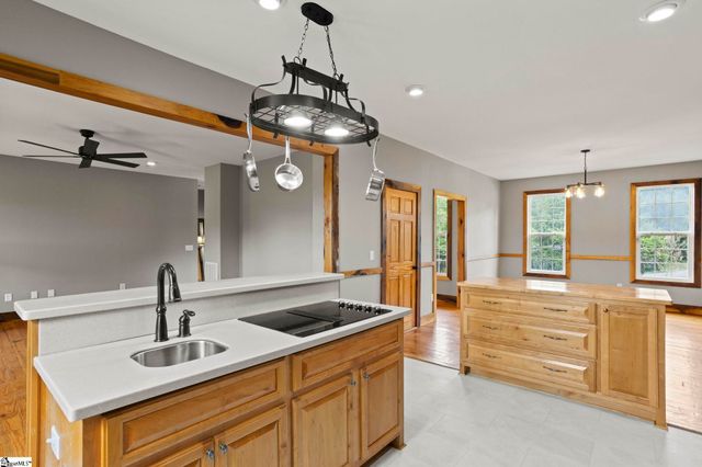 210 Rutledge Lake Road, Greenville, SC 29617