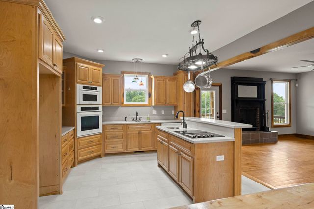 210 Rutledge Lake Road, Greenville, SC 29617