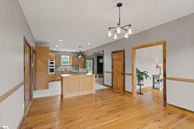 210 Rutledge Lake Road, Greenville, SC 29617