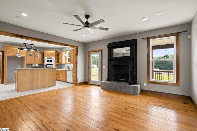 210 Rutledge Lake Road, Greenville, SC 29617