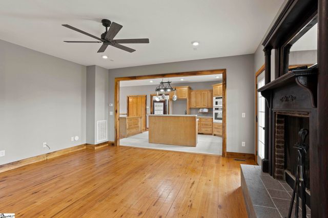 210 Rutledge Lake Road, Greenville, SC 29617