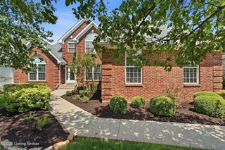 1118 Crosstimbers Dr, Louisville, KY 40245