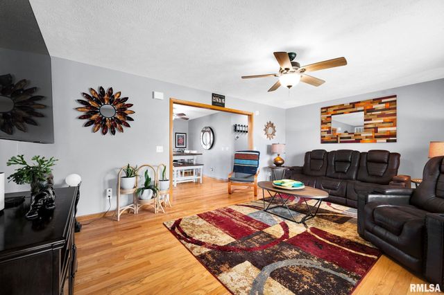 901 N EASY Street, Roanoke, IL 61561