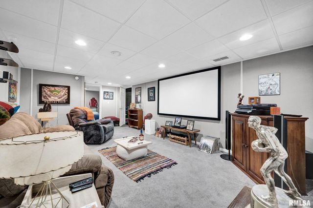 901 N EASY Street, Roanoke, IL 61561