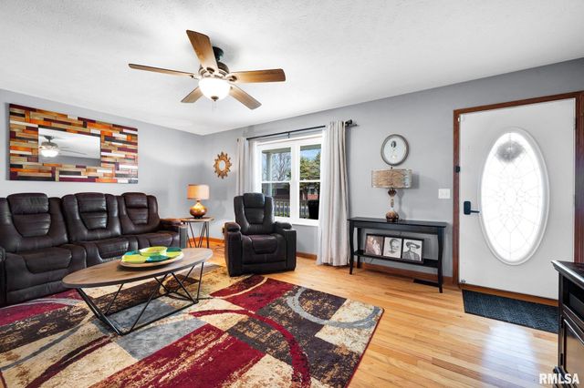 901 N EASY Street, Roanoke, IL 61561